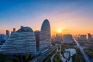 今天，致敬改革開放，致敬我們共同奮斗的四十年