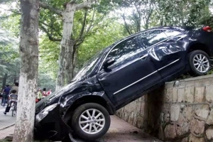 汽車剎車失靈前的4個征兆，記住了關(guān)鍵時候能保命！